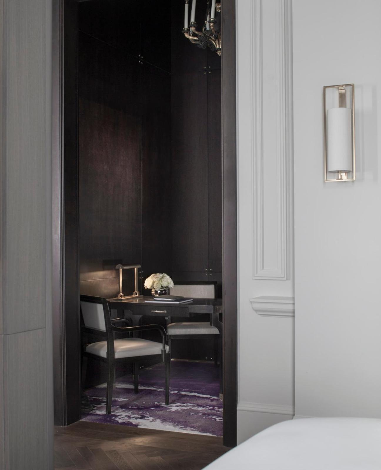 Heritage Suite king bed,1235162006:JPEG